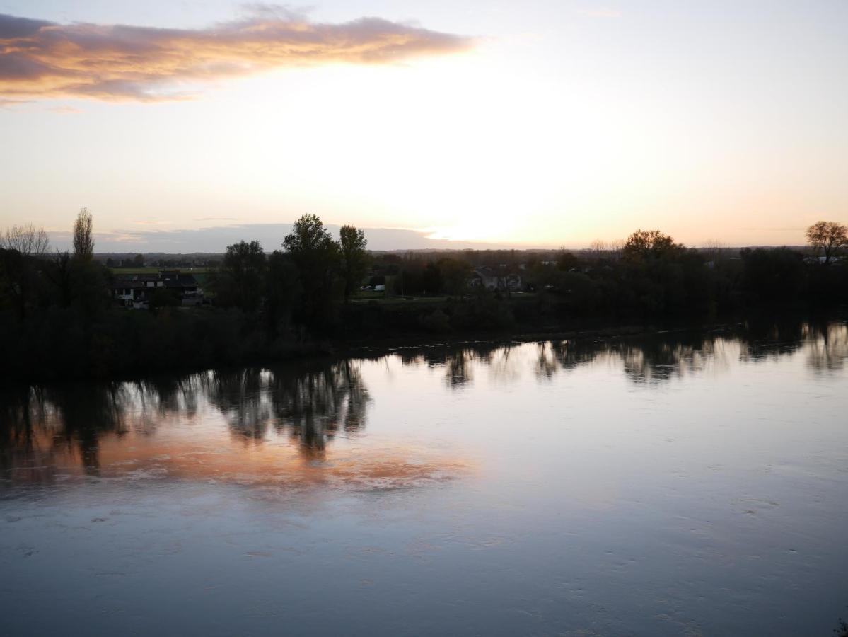 Hotel Restaurant Cote Garonne Le Balcon Des Dames - Tonneins Fauillet Marmande - Vue Panoramique Bord De Garonne Chambres Climatisees Экстерьер фото